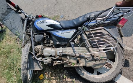 अनियंत्रित बाइक विद्युत पोल से टकराई, मौत--