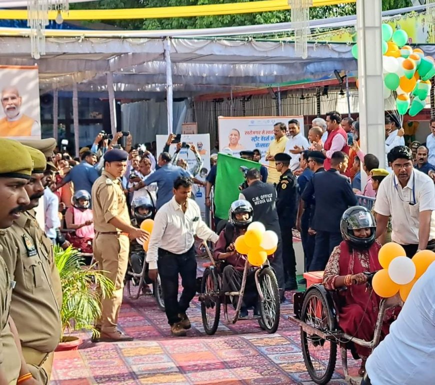 गोरखपुर क्लब पहुंचे मुख्यमंत्री, दिव्यांगो को बांटे चॉकलेट