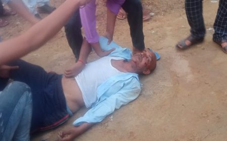 अनियंत्रित बाइक खड़े ठेले में टकराई ,चालक घायल---