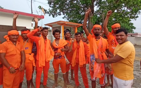 समाजसेवी ने अंग वस्त्र देकर कांवरियों को किया सम्मानित, जत्था हुआ रवाना