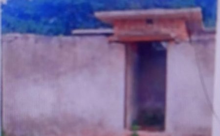 तीन वर्ष से निर्माणाधीन है सामुदायिक शौचालय---