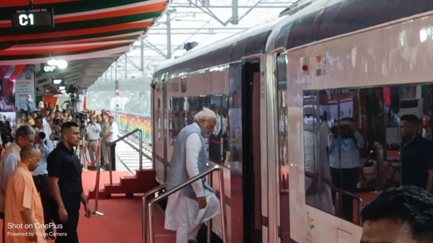 वंदे भारत एक्सप्रेस को प्रधानमंत्री ने दिखाई हरी झंडी--