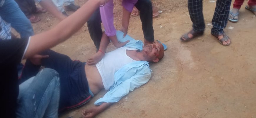 अनियंत्रित बाइक खड़े ठेले में टकराई ,चालक घायल---