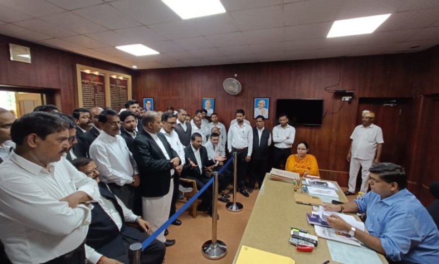 रंगरेजा रेस्टोरेंट सील करने की मांग को लेकर कमिश्नर से मिला अधिवक्ताओं का प्रतिनिधि मंडल--