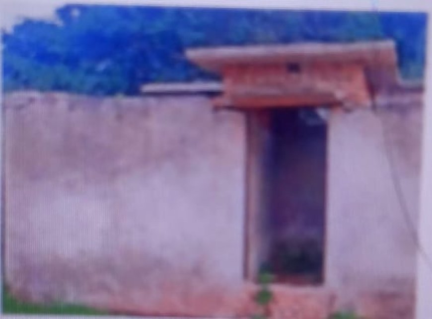 तीन वर्ष से निर्माणाधीन है सामुदायिक शौचालय---