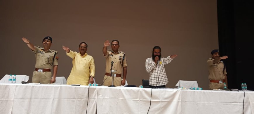 नशे की लत में पड़ने वालों से एडीजी व एमएलसी ने स्थापित किया संवाद---