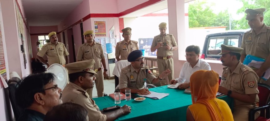 थाना समाधान दिवस में पहुँचे एसपी,सुनी फरियाद---