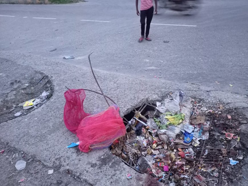 सड़क किनारे बना नाला व सड़क बदहाल, चोटिल हो रहे राहगीर---