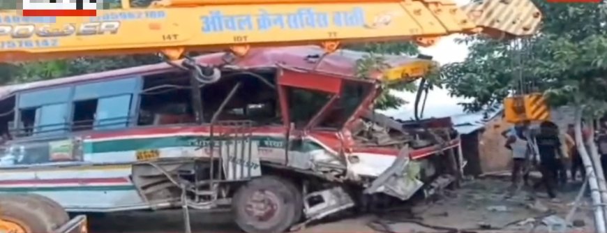 हाइवे पर रोडवेज बस से टकराई ट्रेलर, घर में घुसी बस, दर्जनों घायल