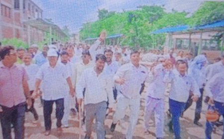 वकीलों ने सीएम का शव यात्रा निकाल फूंका पुतला--