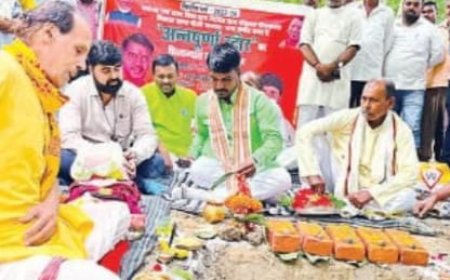 अन्नपूर्णा स्टोर के लिए धनघटा विधायक ने किया भूमि पूजन