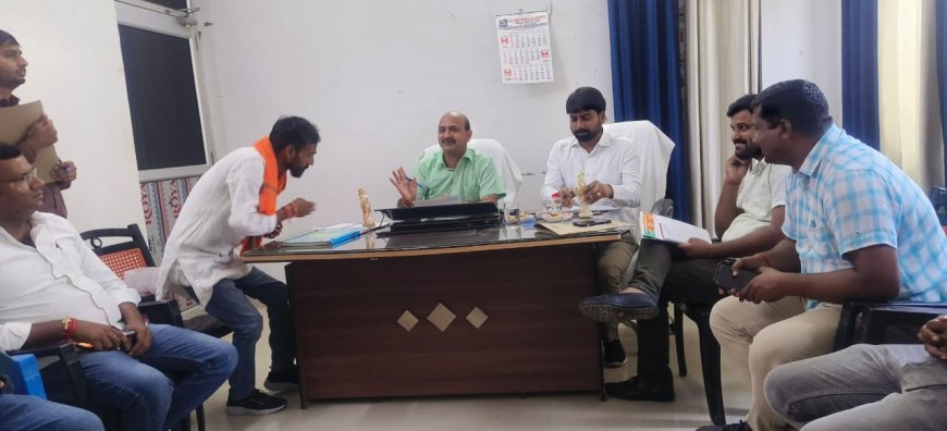 एडीएम ने संभाला नगर पंचायत रूधौली का कार्यभार, सभासदों से मांगी जरूरी कामों की सूची
