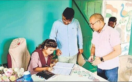 आठवीं की छात्रा बनी बीईओ, किया निरीक्षण--