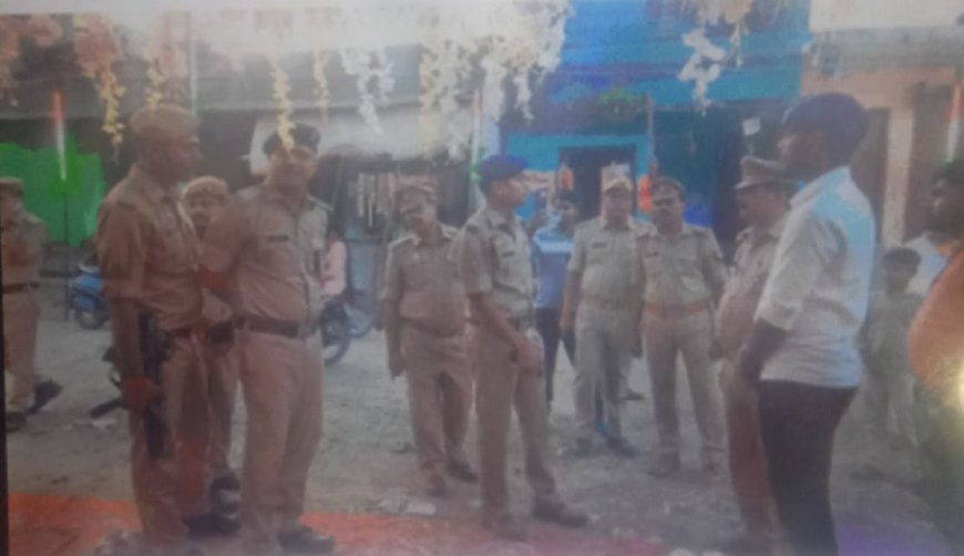 एसपी ने किया दुर्गा पंडालों का निरीक्षण, अधिकारियों को सतर्क रहने के दिये निर्देश