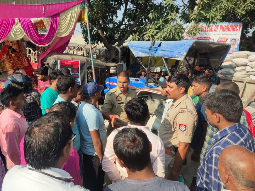 अनियंत्रित ट्रैक्टर ट्राली के चपेट में आकर बाइक सवार समेत दो घायल,सड़क किनारे खड़ी ऑटो भी छतिग्रस्त--