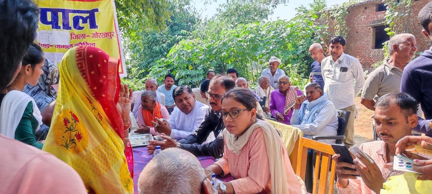 कोटेदार ने चौपाल में ग्रामीणों को दी धमकी---