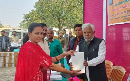 जिपं अध्यक्ष संजय चौधरी ने शिक्षकों को वितरित किया टैबलेट