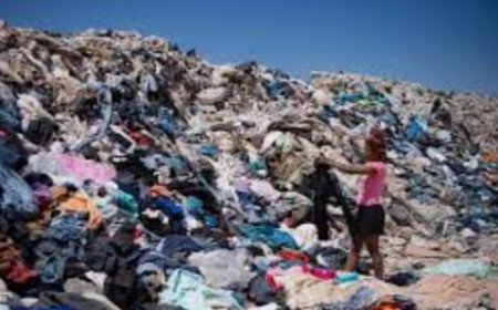 कूड़े के ढेर में लगी आग, आवागमन में परेशानी