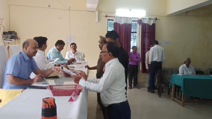 एडीएम व एएसपी ने सुनी फरियादियों की समस्याएं