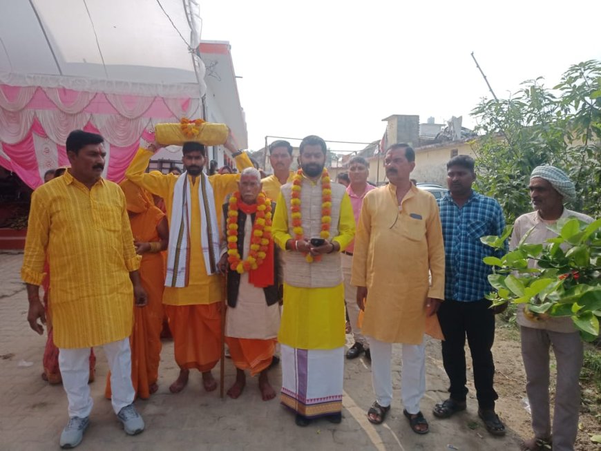 विशाल जनसमूह के साथ निकली भव्य कलश शोभा यात्रा