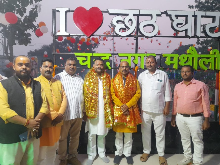 अस्ताचलगामी सूर्य को व्रती महिलाओं ने दिया अर्घ्य