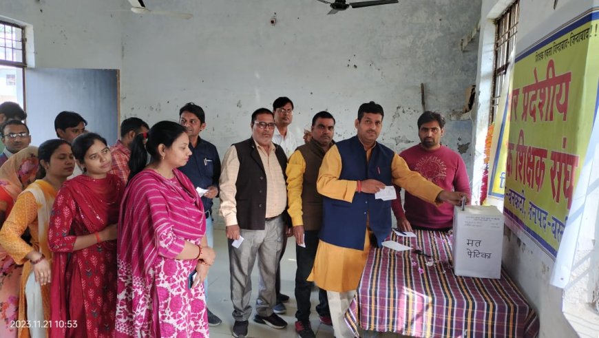 पुरानी पेंशन की मांग को लेकर कर्मचारियों ने किया मतदान