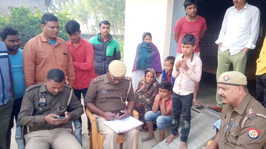 सेंध काटकर अज्ञात चोरों ने चुराया नकदी व जेवरात