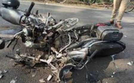 दो बाइकों की टक्कर में तीन घायल