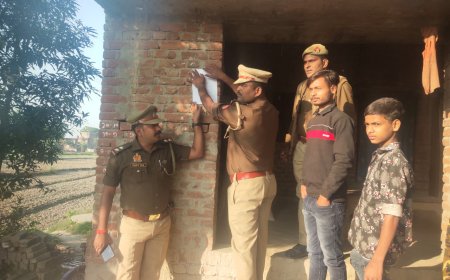 गैर इरादतन हत्या में वांछित अभियुक्तों के घर चस्पा की गई नोटिस