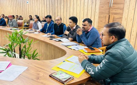 खिचड़ी मेले में साफ सफाई व लाइटिंग व्यवस्था को लेकर नगर आयुक्त ने की बैठक, दिया निर्देश