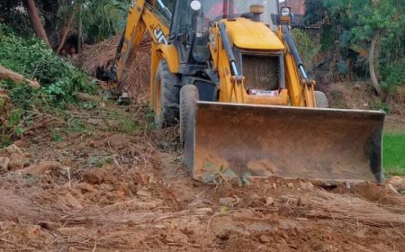 सड़क निर्माण को ग्रामीणों ने रोका