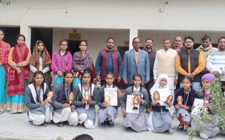 सेवानिवृत्त सीडीओ ने प्रतिभागी बच्चों को किया पुरस्कार वितरण