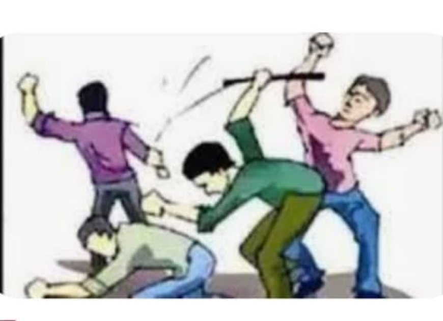 घर के सामने कूड़ा फेंकने से मना करने पर तीन की पिटाई