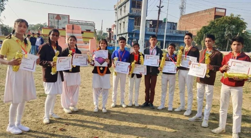 एसएन पब्लिक स्कूल के छात्रों ने लहराया परिचम