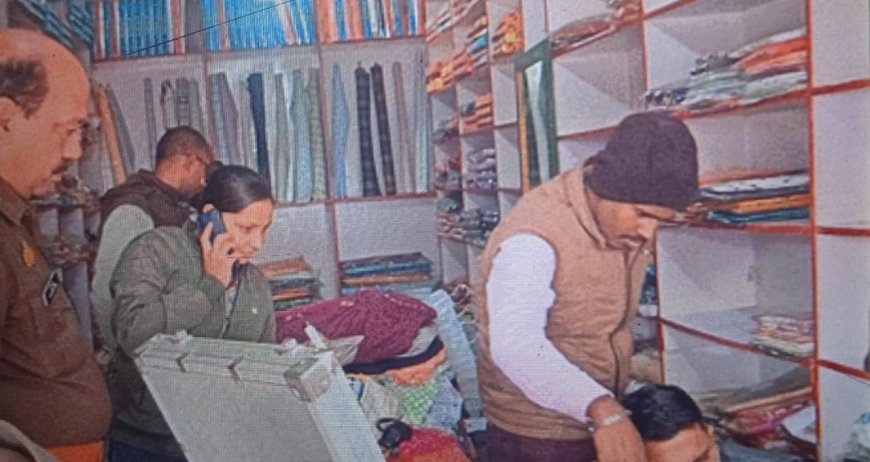 शटर तोड़ नगदी समेत लाखों का सामान उठा ले गए चोर
