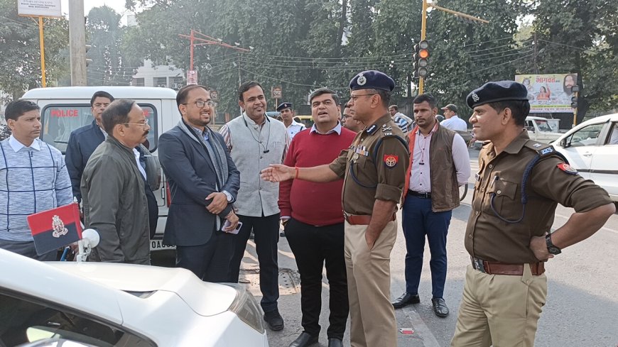 अतिक्रमण हटाओ अभियान के तहत सड़क पर उतरे एडीजी जोन व कमिश्नर ने शास्त्री चौक से बैंक रोड तक किया निरीक्षण
