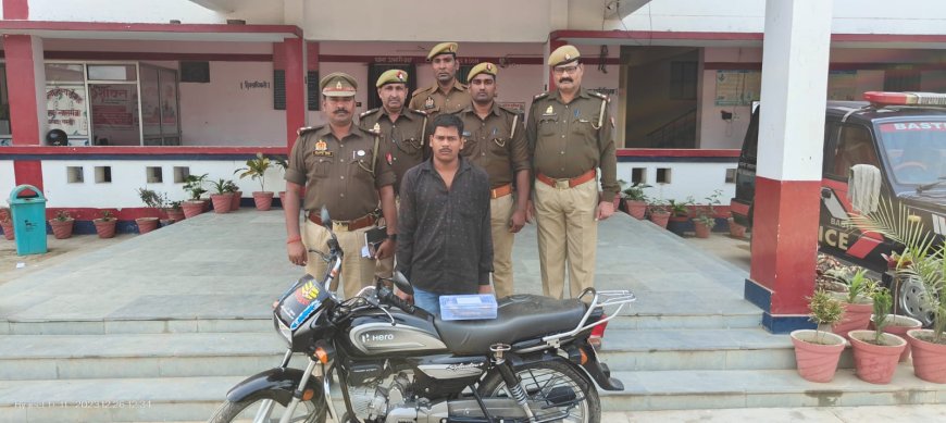 चोरी की बाइक व तमंचा के साथ पुलिस के हत्थे चढ़ा अंतर्जनपदीय वांछित अभियुक्त