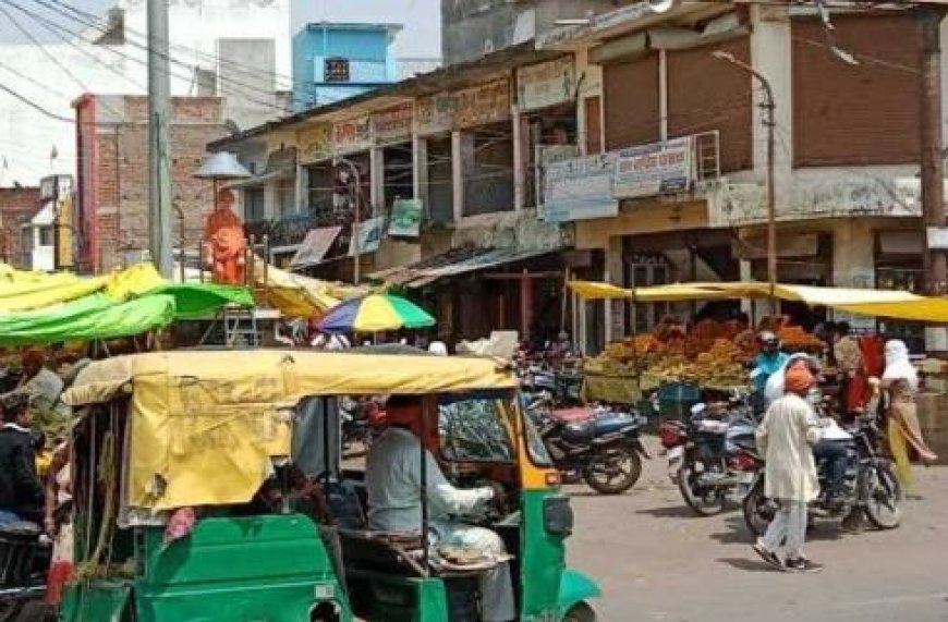 सड़क किनारे टैक्सी स्टैंड दुघर्टना को दे रही दावत