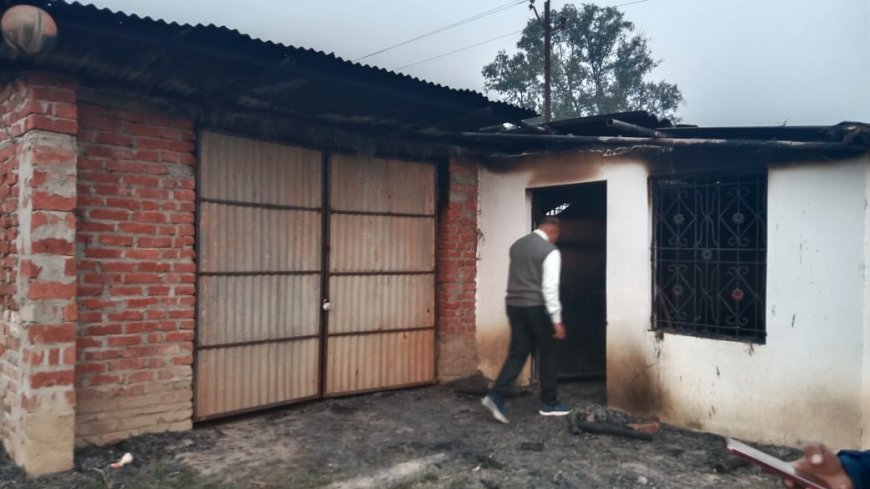 आटा चक्की की दुकान में लगी आग, लाखों का नुकसान