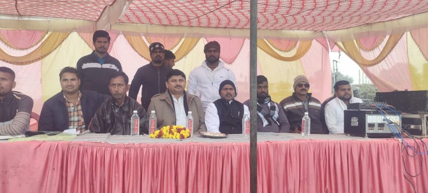 फौजी ने किया इस्लामियां क्रिकेट प्रतियोगित का शुभारंभ