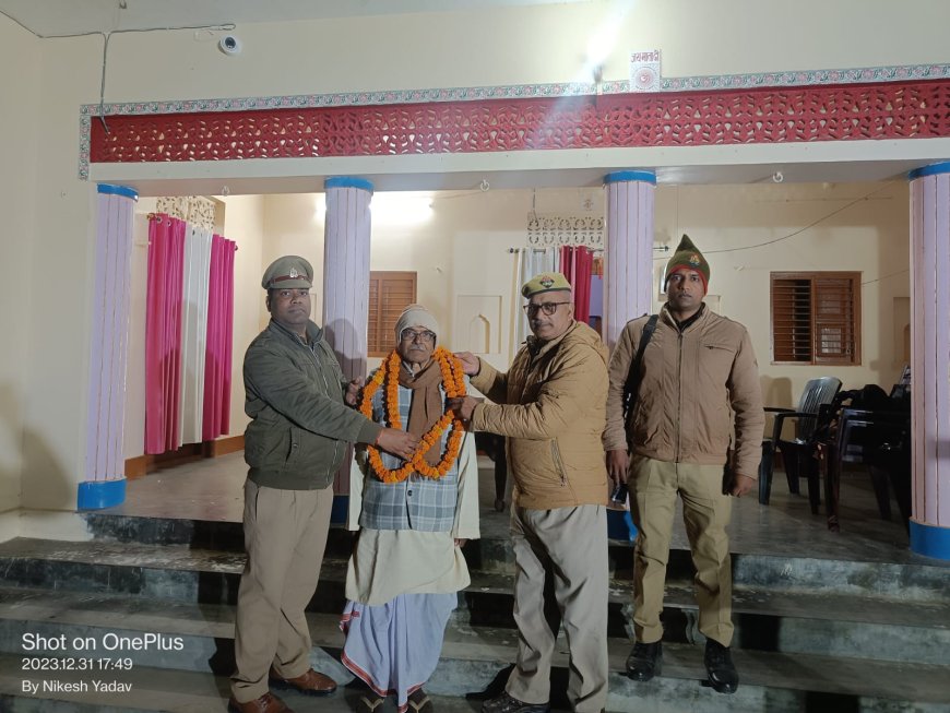 कैमरा लगवाने पर थानेदार ने फूलमाला पहनाकर किया सम्मानित