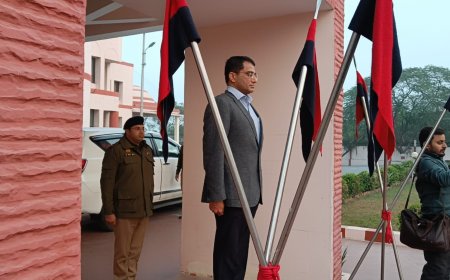 गार्ड ऑफ ऑनर के साथ आईजी, एसएसपी व एसपी सीटी तथा एसपी ट्रैफिक ने किया नवागत आईजी जोन का स्वागत