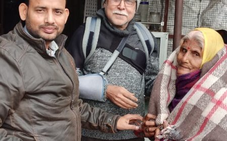 शाखा प्रबंधक ने जरूरतमन्दों में वितरित किया कम्बल