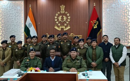 पुलिस अधिकारियों ने आईजी रेंज को आगरा के लिए किया विदा