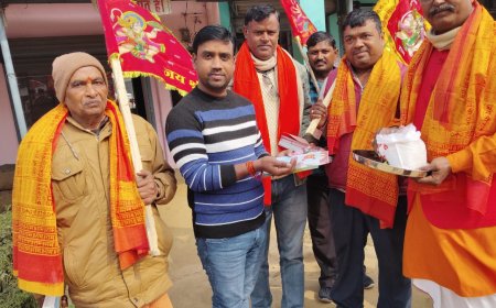 पूजित अछत का वितरण कर दिया अयोध्या पहुंचने का न्योता