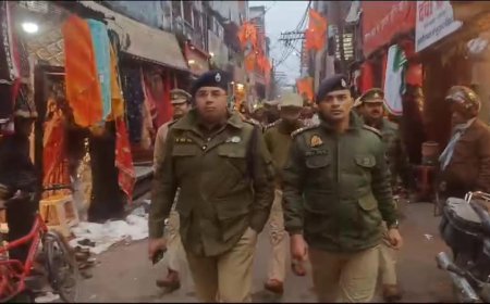 एसएसपी ने भारी पुलिस बल के साथ किया संवेदनशील क्षेत्रों में फ्लैग मार्च