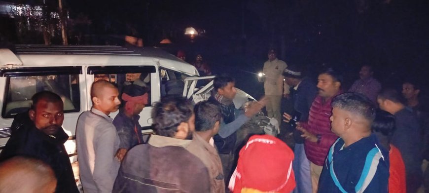 पिकप व बोलेरो तथा बाइक की टक्कर में तीन घायल