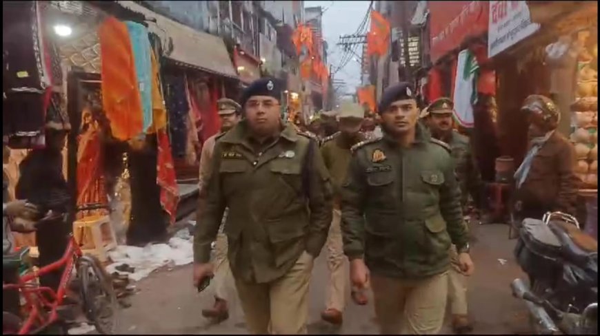 एसएसपी ने भारी पुलिस बल के साथ किया संवेदनशील क्षेत्रों में फ्लैग मार्च