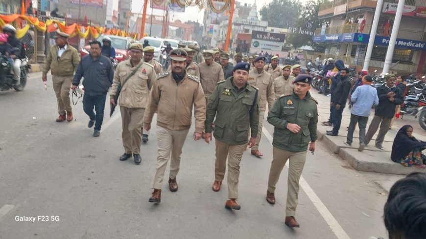 डीआईजी व एसएसपी ने फ्लैग मार्च कर दिलाया सुरक्षा का भरोसा