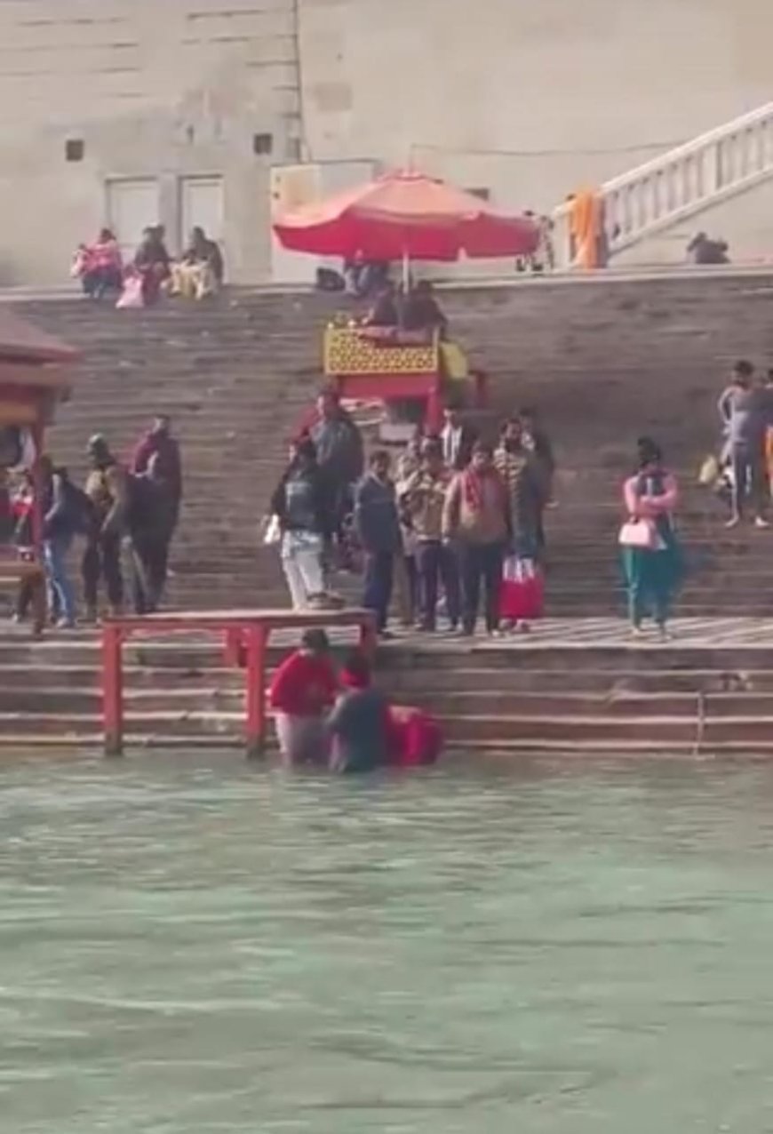 ब्लड कैंसर पीड़ित मासूम को 5 मिनट नदी में डुबोया,मौत